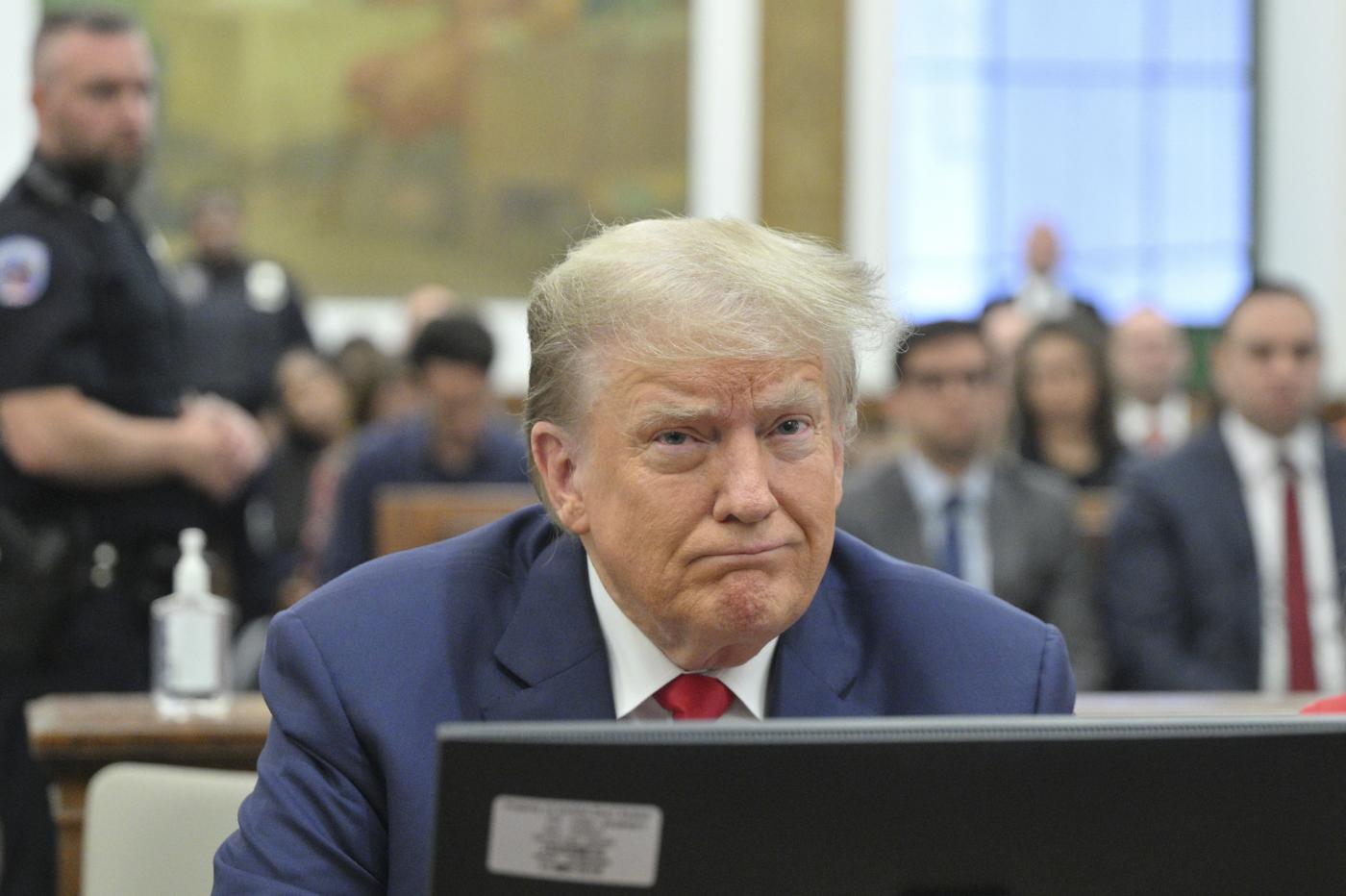 Usa, media: Trump discusse segreti militari con cliente Mar-a-Lago