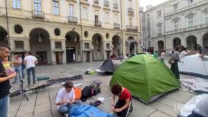 Clima, a Torino attivisti FFF montano tende davanti al Comune