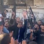 Cisgiordania, bambina festeggia con pistola e mitra l’attacco su Israele