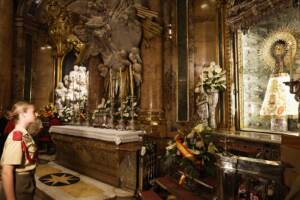 Spagna, la principessa Leonor chiede protezione alla Vergine del Pilar a Saragozza