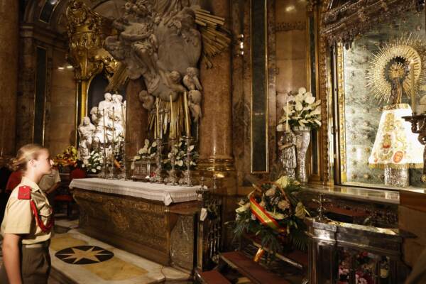 Spagna, la principessa Leonor chiede protezione alla Vergine del Pilar a Saragozza