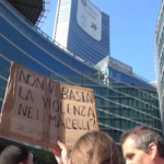 Migliaia di animalisti in corteo a Milano: “Giù le mani dai santuari”