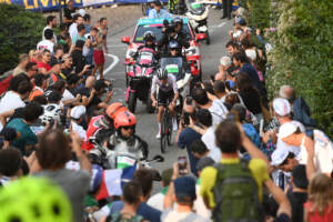 Pogacar vince il Giro di Lombardia, 3° trionfo di fila