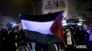 Guerra in Medioriente, manifestazione pro Palestina a Berlino