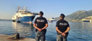 Migranti, Geo Barents nel porto di Salerno: 258 persone a bordo