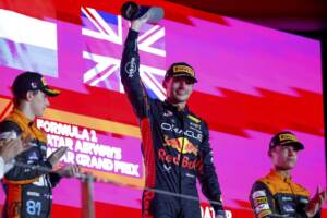 F1, Verstappen trionfa in Qatar davanti alle McLaren