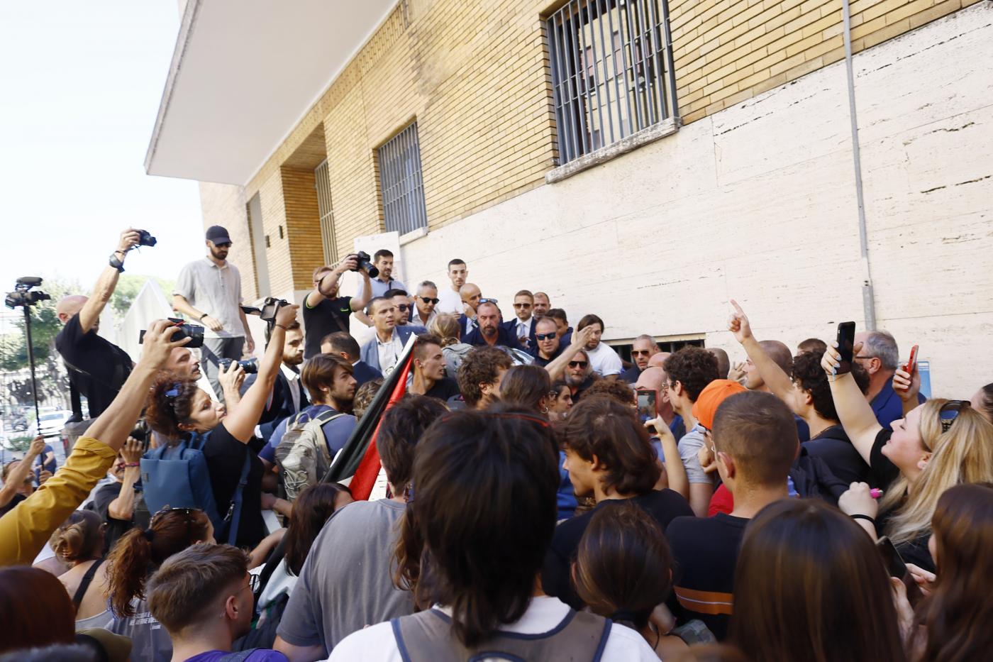 Roma, tensioni a corteo studenti pro-Palestina alla Sapienza Roma, tensioni a corteo studenti pro-Palestina alla Sapienza
