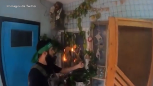 Israele, un terrorista di Hamas uccide un cane e dà fuoco a una casa