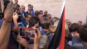 Roma, tensioni studenti-polizia alla Sapienza: manifestanti gridano “Palestina libera”