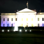Washington, la Casa Bianca illuminata in solidarietà a Israele