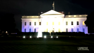 Washington, la Casa Bianca illuminata in solidarietà a Israele