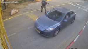 Israele, terroristi entrano in kibbutz e freddano un uomo