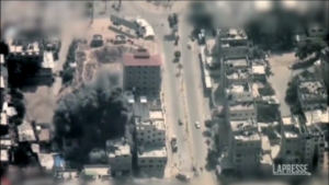 I bombardamenti di Israele nel centro di Gaza City