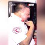 Gaza, raid su mercato Jabalya: il pianto di un conducente di ambulanza durante i soccorsi