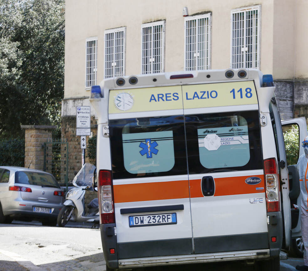 Roma, porta moglie morta in ospedale: fermato per femminicidio