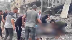 Gaza, corpi estratti dalle macerie a Jabalia