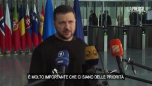 Ucraina, Zelensky: “Priorità sistemi di difesa aerea, il problema è come ottenerli”
