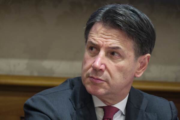 Salario minimo, Conte: “Meloni ha rimandato la palla a Cnel per il delitto perfetto”