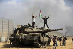 Israele, Netanyahu: “Hamas come Isis sarà schiacciato”. Attacco preparato in 2 anni