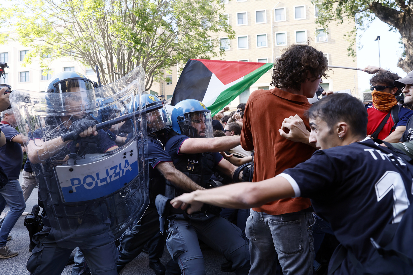 Roma, tensione al corteo degli studenti pro-Palestina