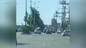 Gaza, palestinesi in fuga dalla Striscia: code in autostrada
