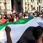 Medioriente, a Milano il corteo pro-Palestina: “Stop genocidio a Gaza”