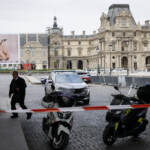 Francia, museo del Louvre e reggia di Versailles evacuati per allarme bomba
