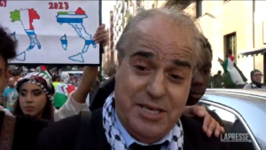 Corteo pro Palestina a Milano, manifestante: “Colpite Hamas non i bambini”