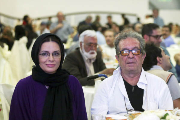 Iran, regista Dariush Mehrjui e la moglie pugnalati a morte