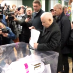 Voto Polonia, al seggio il leader di ‘Diritto e Giustizia’ Kaczynski