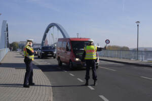 Migranti Germania-Polonia, controllo della polizia al valico di frontiera di Francoforte