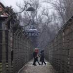 Fondazione Museo Shoah contro Roccella : “Chi banalizza i viaggi della Memoria non ne comprende la funzione”