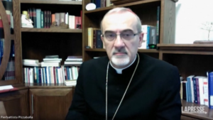 Bimbi in ostaggio di Hamas, cardinale Pizzaballa: “Pronto a offrirmi in cambio”