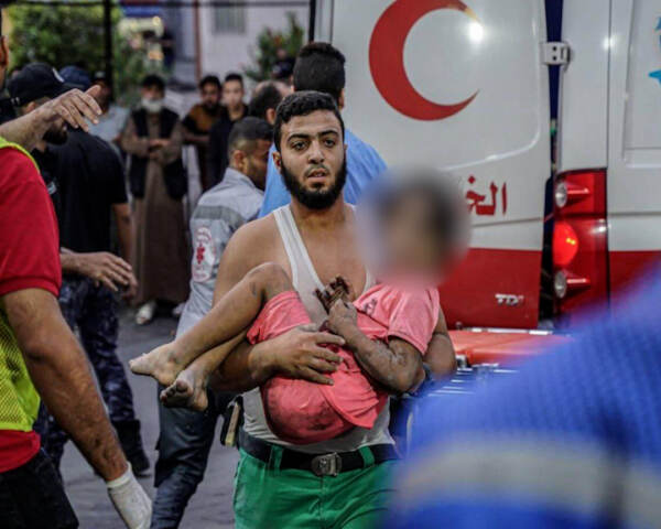Gaza, medici palestinesi: “Qui è l’inferno, manca tutto”