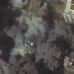 Attacchi aerei israeliani, palazzi disintegrati nella Striscia di Gaza