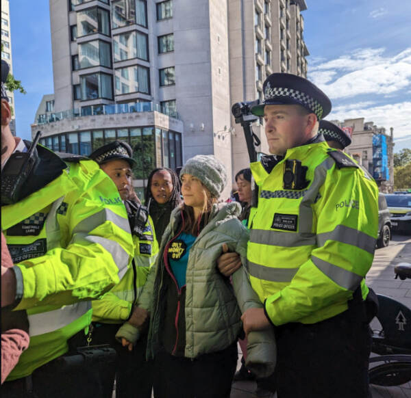 Clima, Greta Thunberg arrestata durante manifestazione a Londra