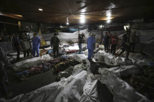 Israele, raid nella notte su Gaza: decine di morti