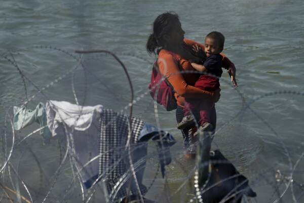 Migranti, in Italia calano le nascite anche tra stranieri