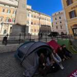 Caro affitti, la protesta degli studenti a Roma: tende a Montecitorio