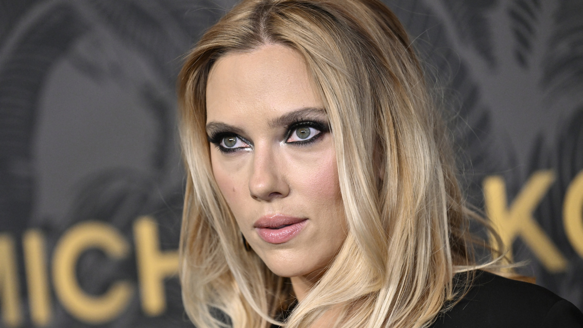 Scarlett Johansson più affascinante che mai ai Golden Heart Awards
