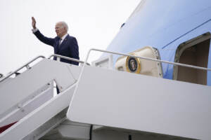 Il presidente Joe Biden con sua nipote Natalie Biden sull''Air Force One