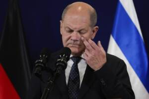 Olaf Scholz incontra il ministro israeliano Benjamin Netanyahu a Tel Aviv