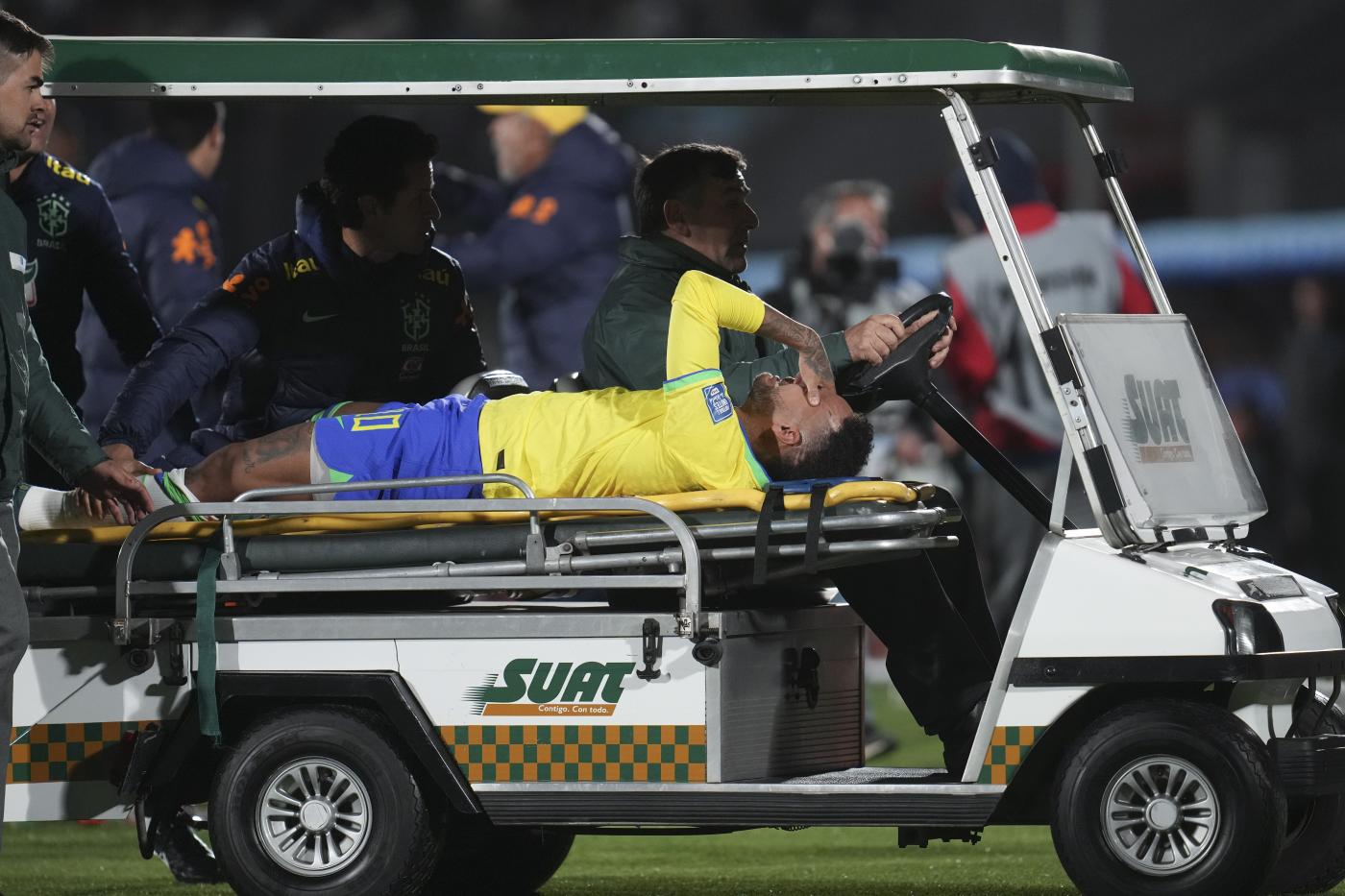 Calcio, Neymar: rotto il legamento crociato