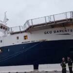 Migranti, nave Geo Barents attracca in porto a Genova