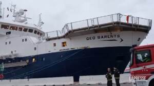 Migranti, nave Geo Barents attracca in porto a Genova