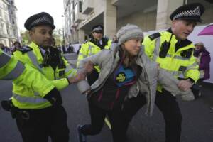 Clima, Greta Thunberg incriminata dopo arresto a Londra