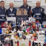 Forlì, scoperto bazar del tarocco: sequestrati circa 700 articoli