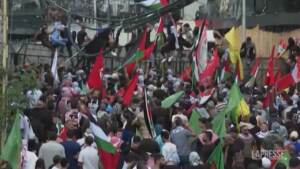 Libano, proteste a Beirut davanti all’ambasciata Usa