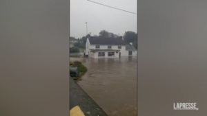 Tempesta Babet sull’Irlanda, inondazioni in città e villaggi