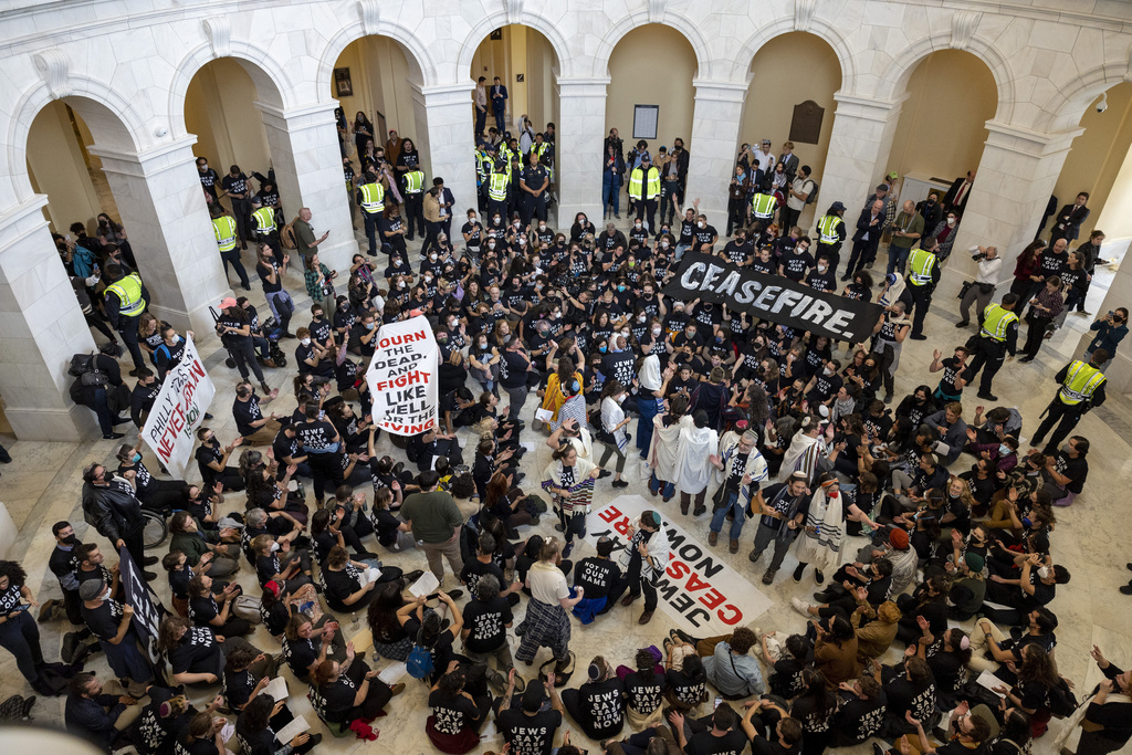 Israele-Hamas, 500 arresti al Campidoglio alla manifestazione contro la guerra Israele-Hamas, 500 arresti al Campidoglio alla manifestazione contro la guerra